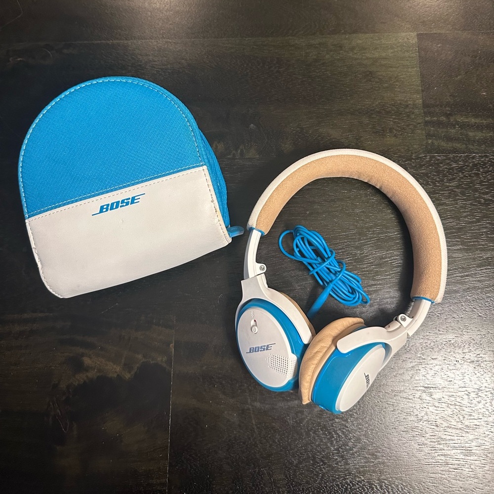 Bose - SoundLink® Wireless On-Ear Headphones - White with case and plugs